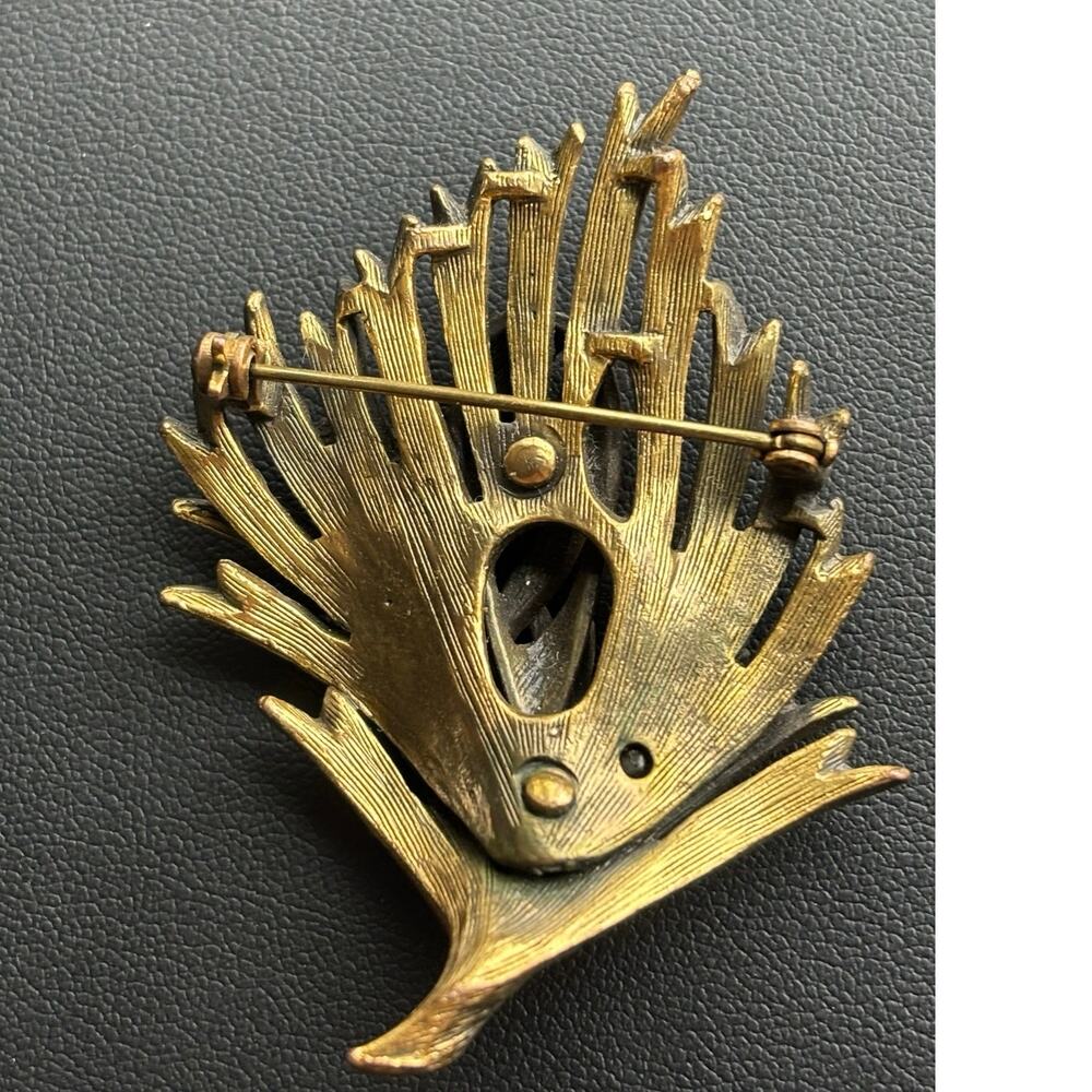 Vintage Big Gold Tone Metal Leaf Spray Brooch - Picture 4 of 5